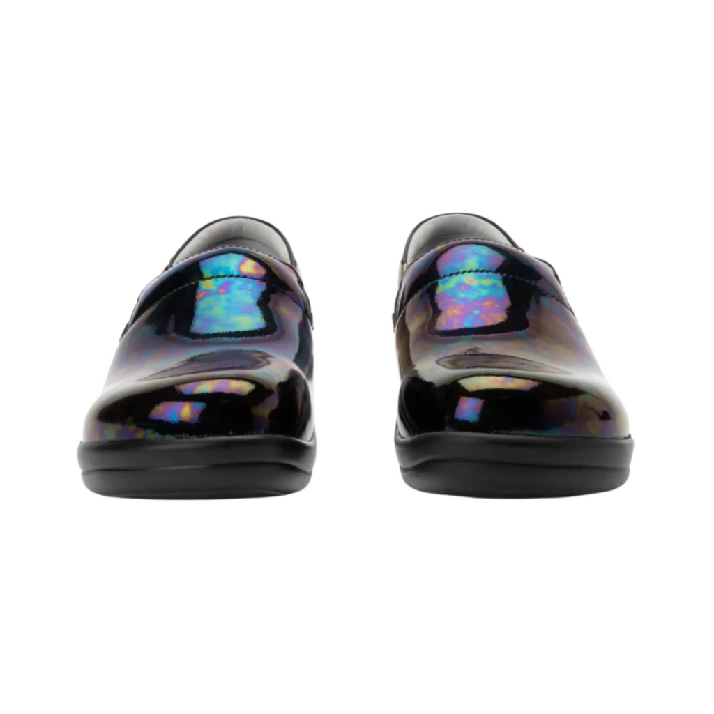Front view of the Women’s Alegria Keli in Slickery Patent, showcasing the roomy toe box, twin gore panels for easy slip-on wear, and supportive work-ready design.