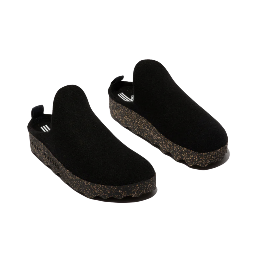 Top view of the Asportuguesas Women’s Come Slip-On Shoe in Black displaying the soft wool blend upper, breathable temperature-regulating materials, elastic side panels for easy entry, and removable insole designed to accommodate custom orthotics.