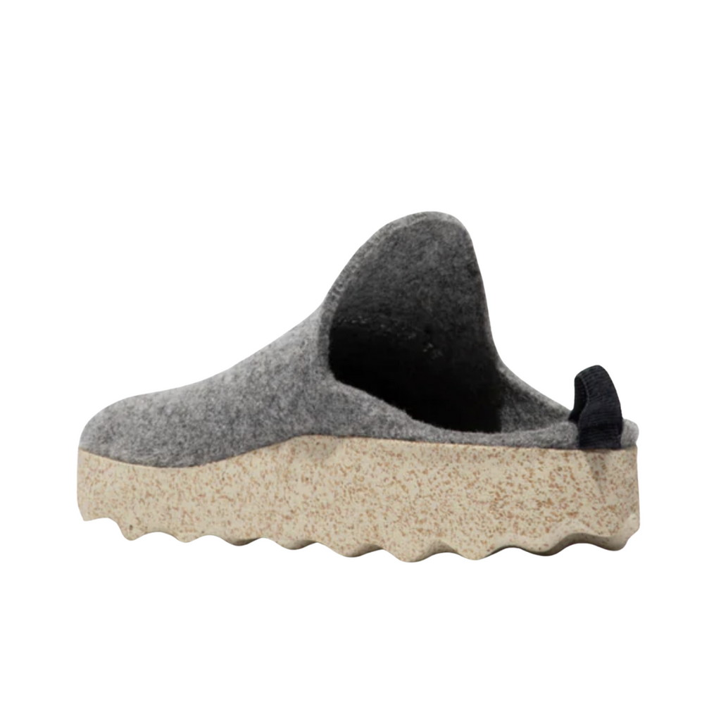 Heel view of the Asportuguesas Unisex Come Slip-On Shoe in Concrete Tweed, highlighting the supportive cork and rubber outsole and structured heel for stability and shock absorption.
