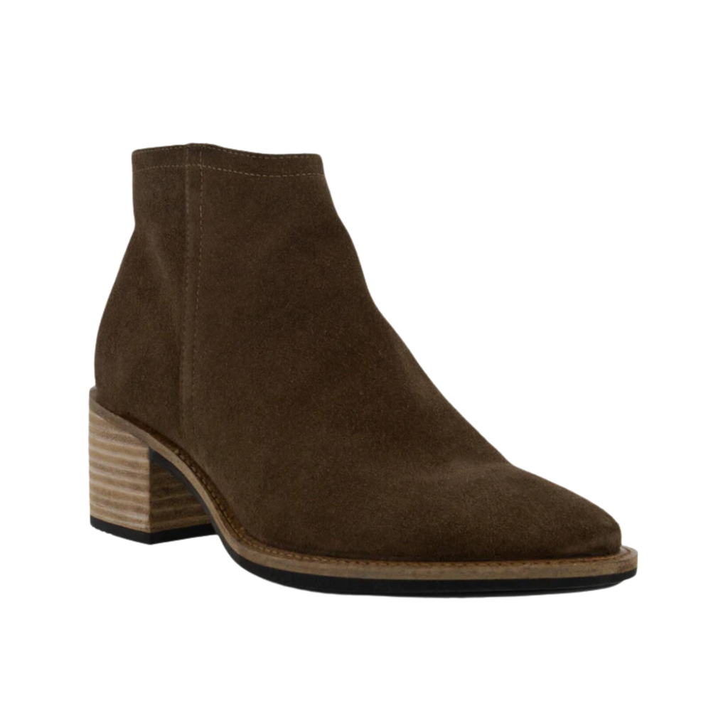 ECCO Women’s Shape 35 Sartorelle Ankle Boot in Andorra featuring a premium brown suede upper, side zip closure, ECCO SHAPE Technology, FLUIDFORM™ Direct Comfort Technology, removable orthotic-friendly insole, 35mm stacked heel, and breathable textile lining for refined style and supportive comfort.