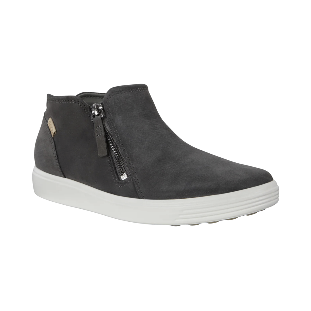 ECCO Women’s Soft 7 Low Bootie in Dark Shadow Diffuse featuring a premium nubuck upper, convenient inside zip closure, FLUIDFORM™ Direct Comfort Technology, anatomically shaped last, removable leather-covered insole, and durable PU/TPU outsole for lightweight, cushioned everyday comfort.