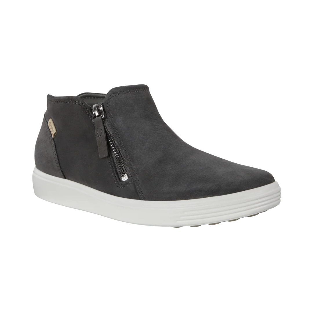 ECCO Women’s Soft 7 Low Bootie in Dark Shadow Diffuse featuring a premium nubuck upper, convenient inside zip closure, FLUIDFORM™ Direct Comfort Technology, anatomically shaped last, removable leather-covered insole, and durable PU/TPU outsole for lightweight, cushioned everyday comfort.