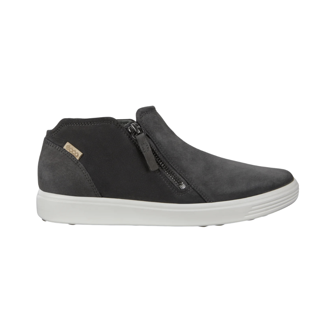 ECCO Women’s Soft 7 Low Bootie in Dark Shadow Diffuse featuring a premium nubuck upper, convenient inside zip closure, FLUIDFORM™ Direct Comfort Technology, anatomically shaped last, removable leather-covered insole, and durable PU/TPU outsole for lightweight, cushioned everyday comfort.