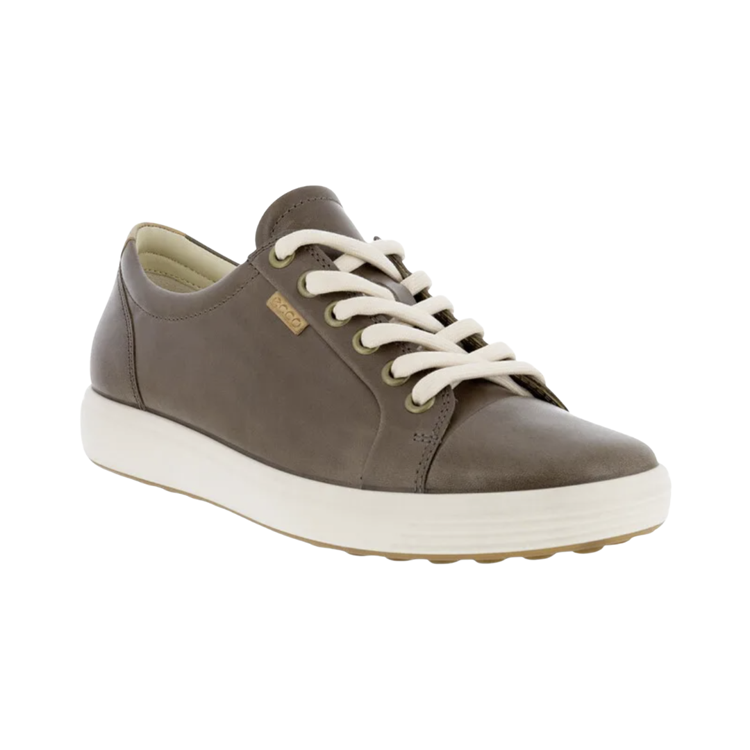 ECCO Women’s Soft 7 Sneaker in Taupe featuring a premium leather upper, full lace-up closure, FLUIDFORM™ Direct Comfort Technology, removable leather-covered insole, breathable textile lining, and durable PU/TPU outsole designed for clean Scandinavian style and supportive everyday comfort.