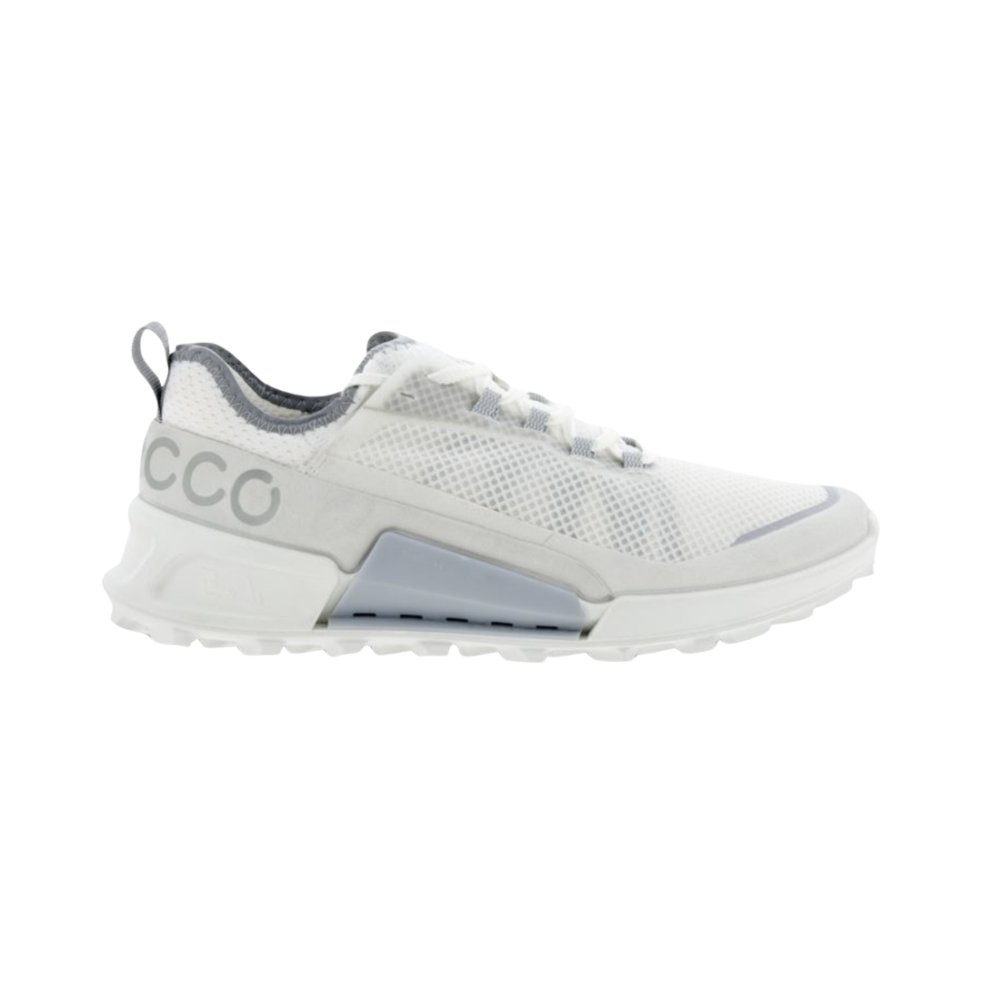 ECCO Women’s BIOM 2.1 X Country Low in Shadow White featuring a lightweight mesh and synthetic upper, BIOM® Natural Motion® Technology, soft textile lining, OrthoLite® removable insole, reinforced toe guard, and flexible rubber outsole with aggressive lugs designed for natural movement, stability, and trail-ready traction.