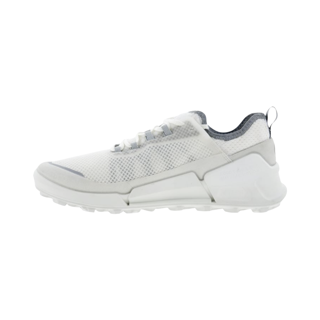 ECCO Women’s BIOM 2.1 X Country Low in Shadow White featuring a lightweight mesh and synthetic upper, BIOM® Natural Motion® Technology, soft textile lining, OrthoLite® removable insole, reinforced toe guard, and flexible rubber outsole with aggressive lugs designed for natural movement, stability, and trail-ready traction.