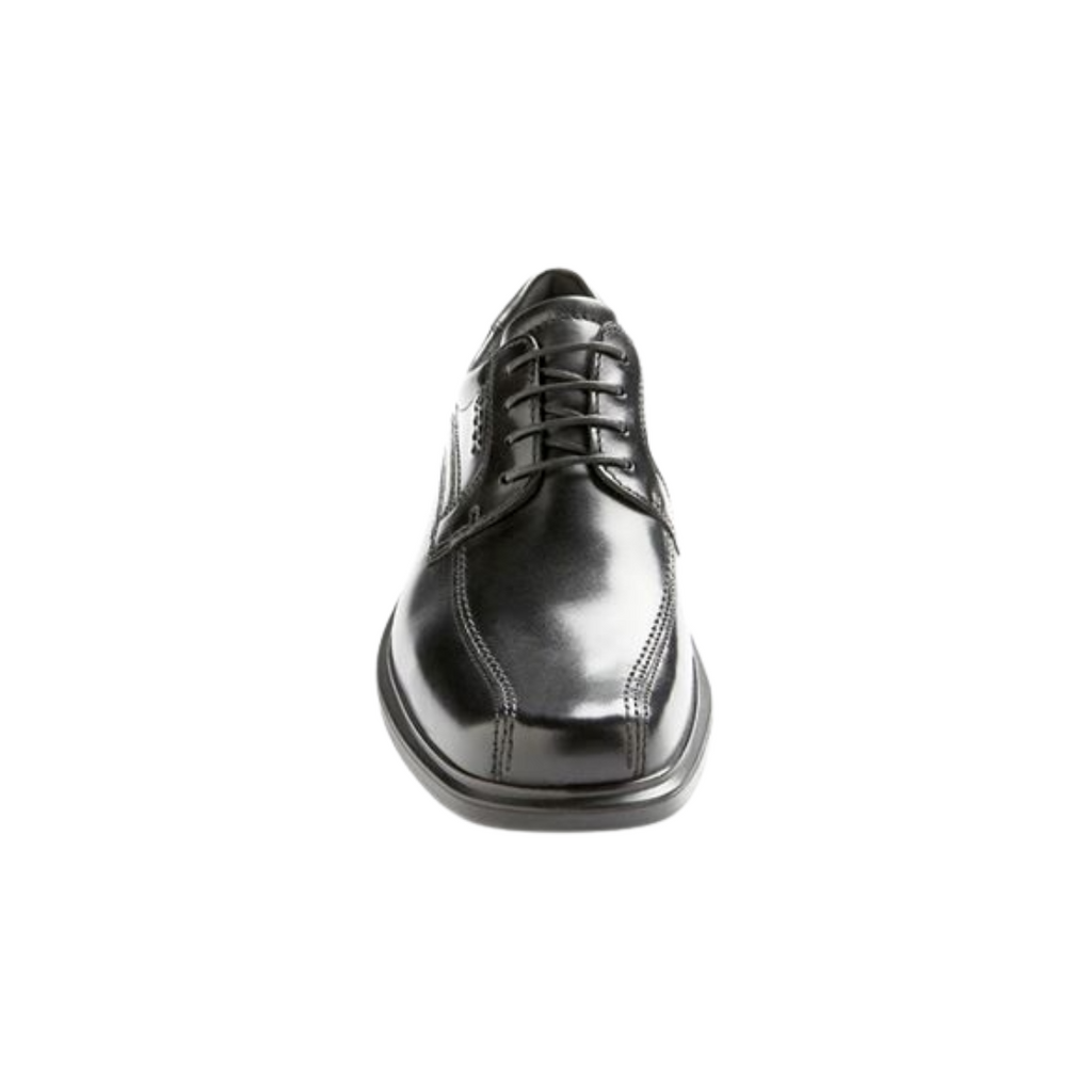 Front view of the ECCO Helsinki Bike Toe Lace in Black showcasing the smooth leather upper, traditional lace-up closure, refined bike toe detailing, and timeless dress shoe silhouette designed for work, events, travel, and everyday professional wear.