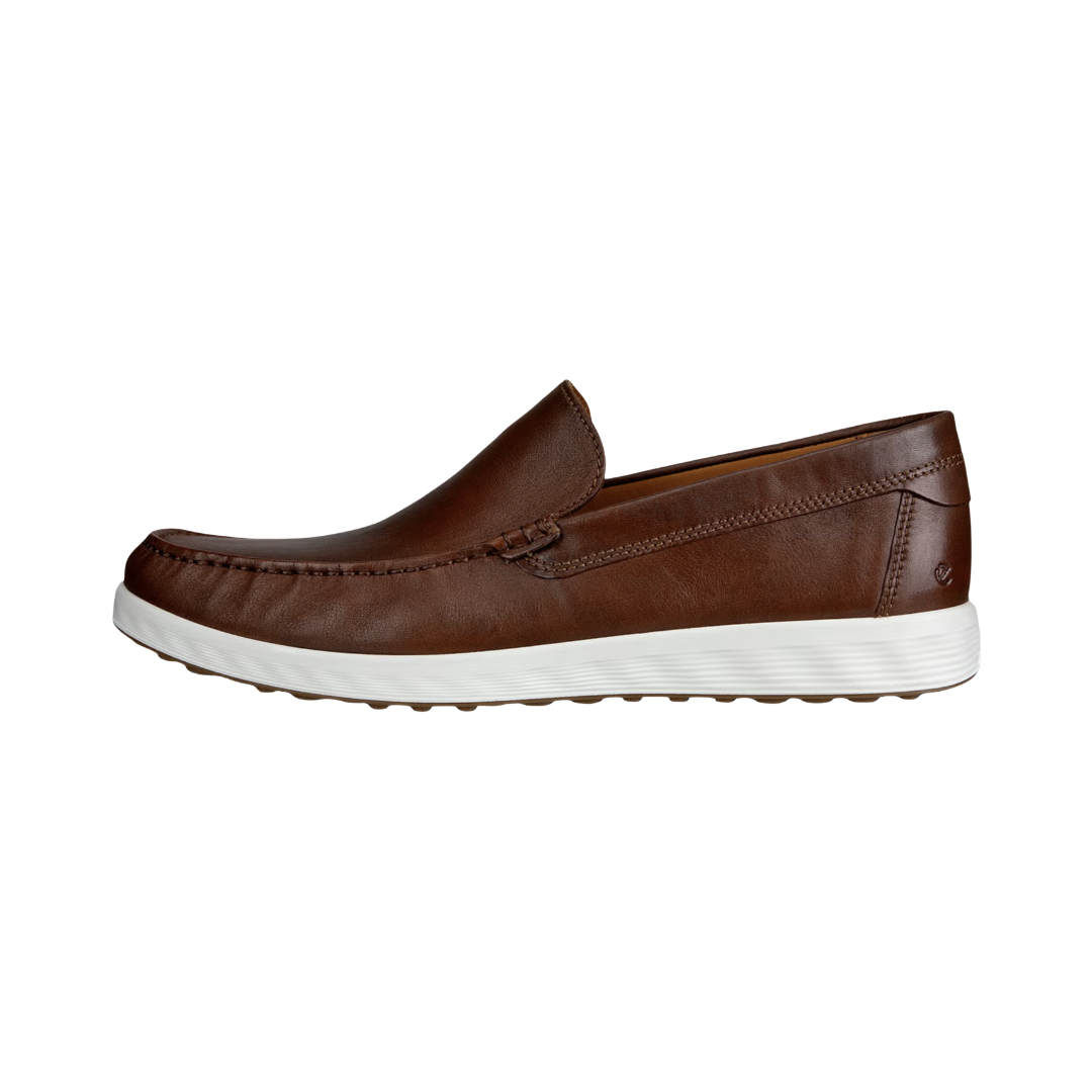 ECCO S Lite Moccasin Slip-On in Cognac featuring a premium leather upper, classic moc-toe stitching, FLUIDFORM™ Direct Comfort Technology, ultra-light PU outsole, soft textile lining, slip-on construction, and removable orthotic-friendly inlay designed for lightweight support and everyday comfort.
