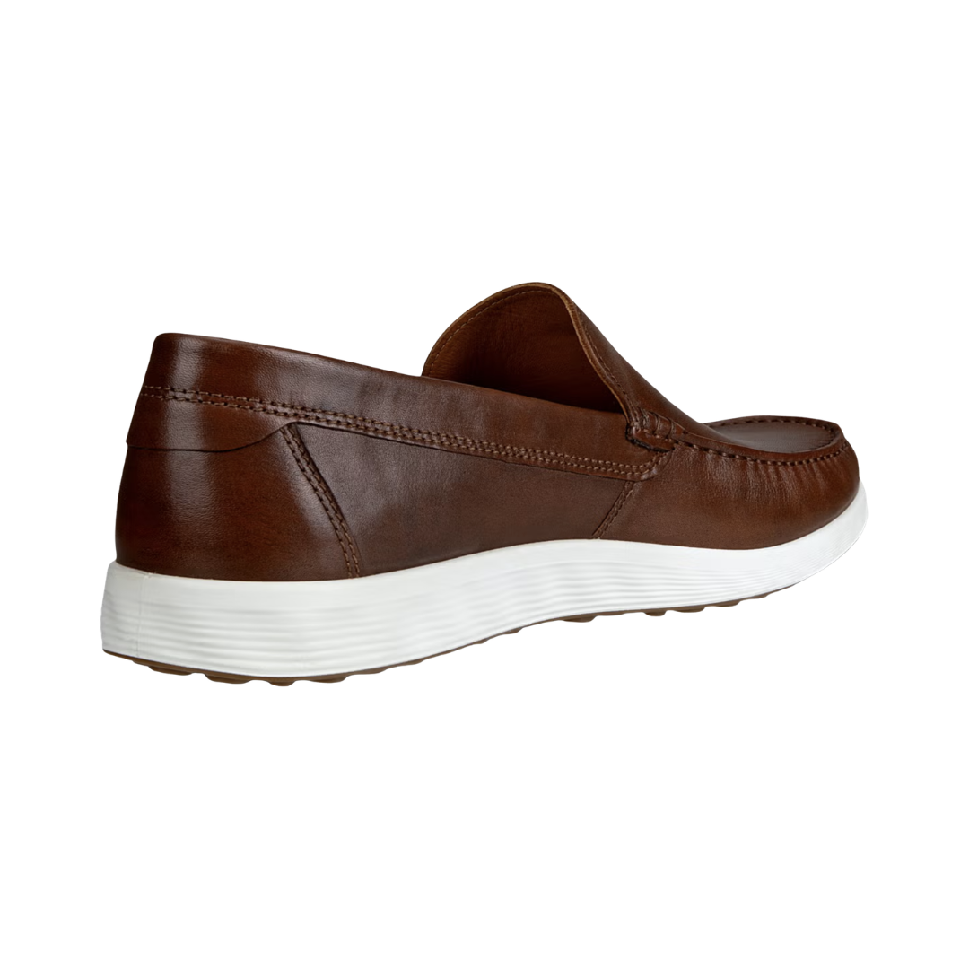 Back heel view of the ECCO S Lite Moccasin Slip-On in Cognac highlighting the supportive heel construction, soft textile lining, cushioned FLUIDFORM™ sole, and lightweight PU outsole designed to provide stability, shock absorption, and comfortable support throughout the day.