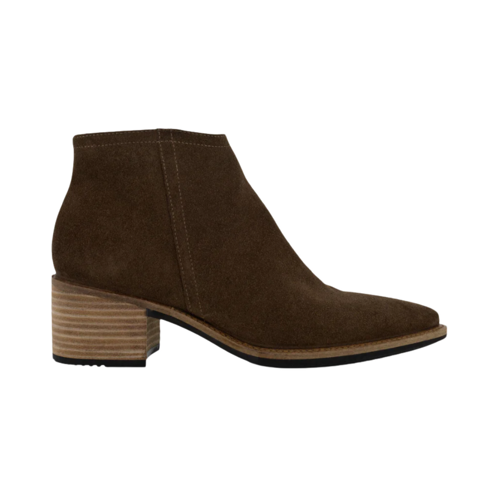 ECCO Women’s Shape 35 Sartorelle Ankle Boot in Andorra featuring a premium brown suede upper, side zip closure, ECCO SHAPE Technology, FLUIDFORM™ Direct Comfort Technology, removable orthotic-friendly insole, 35mm stacked heel, and breathable textile lining for refined style and supportive comfort.