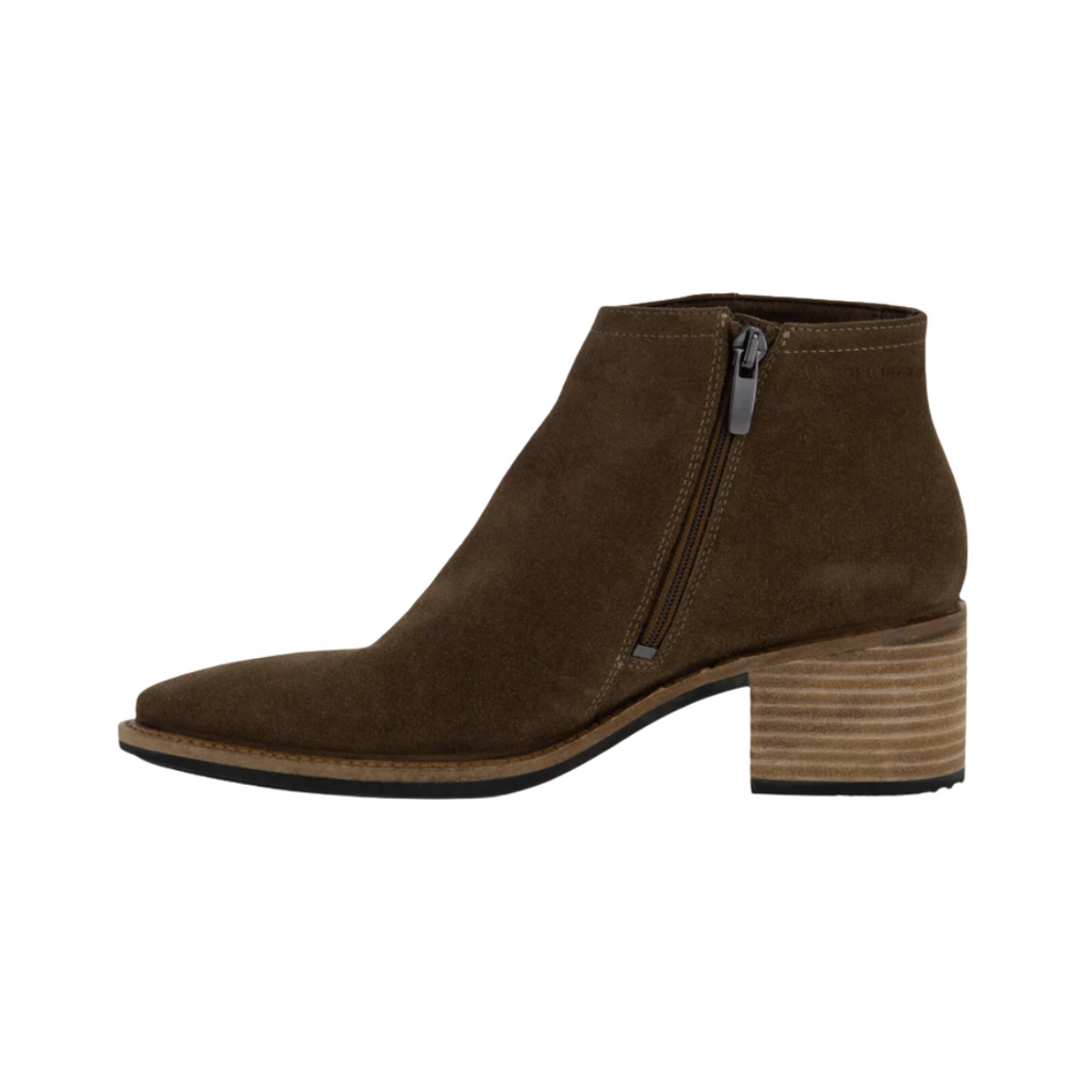 ECCO Women’s Shape 35 Sartorelle Ankle Boot in Andorra featuring a premium brown suede upper, side zip closure, ECCO SHAPE Technology, FLUIDFORM™ Direct Comfort Technology, removable orthotic-friendly insole, 35mm stacked heel, and breathable textile lining for refined style and supportive comfort.