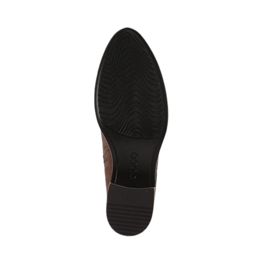 Bottom outsole view of the ECCO Women’s Shape 35 Sartorelle Ankle Boot in Andorra featuring the flexible FLUIDFORM™ Direct Comfort sole construction designed to absorb shock and enhance stability while providing supportive cushioning for conditions such as plantar fasciitis, flat feet, overpronation, mild heel pain, joint pain, bunions, sensitive feet, and general foot fatigue.
