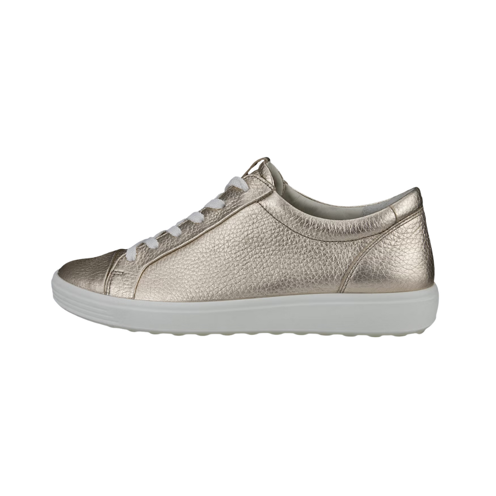 ECCO Women’s Soft 7 Sneaker in Pure White Gold featuring a premium leather upper, full lace-up closure, FLUIDFORM™ Direct Comfort Technology, removable leather-covered insole, breathable textile lining, and durable PU/TPU outsole designed for clean Scandinavian style and supportive everyday comfort.