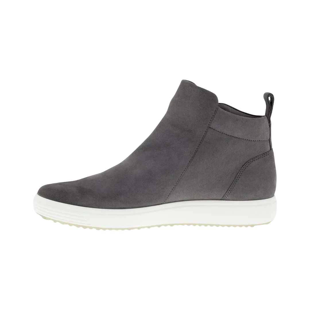 ECCO Women’s Soft 7 Zip Bootie in Gravity featuring a rich dark grey nubuck upper, convenient side zippers, FLUIDFORM™ Direct Comfort Technology, anatomically designed last, removable leather-covered insole, and durable PU/TPU outsole for lightweight, supportive everyday comfort.