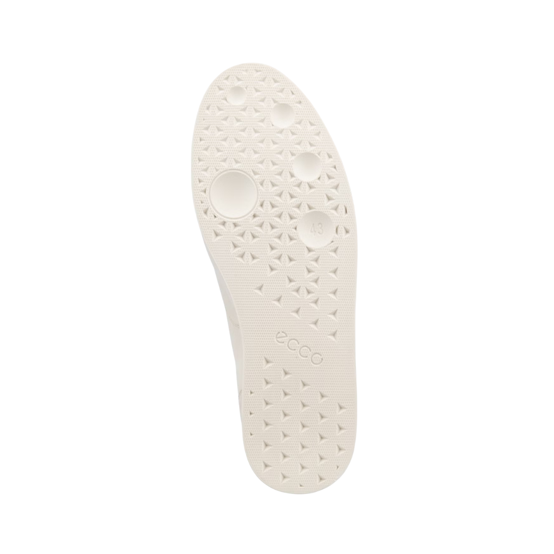 Bottom view of the ECCO Men’s Street Lite Luxe in Limestone/Nutmeg Brown, highlighting the durable rubber outsole designed to provide reliable traction and stability on everyday surfaces.