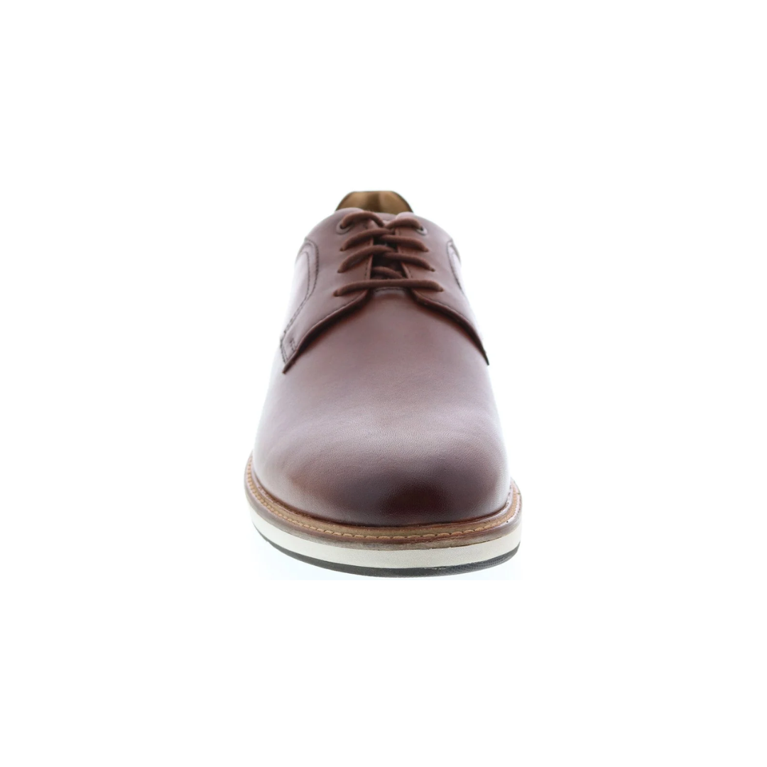 Front view of the Florsheim Scarsdale Plain-Toe Oxford in Cognac showcasing the clean plain-toe design, polished leather finish, and classic Oxford silhouette.