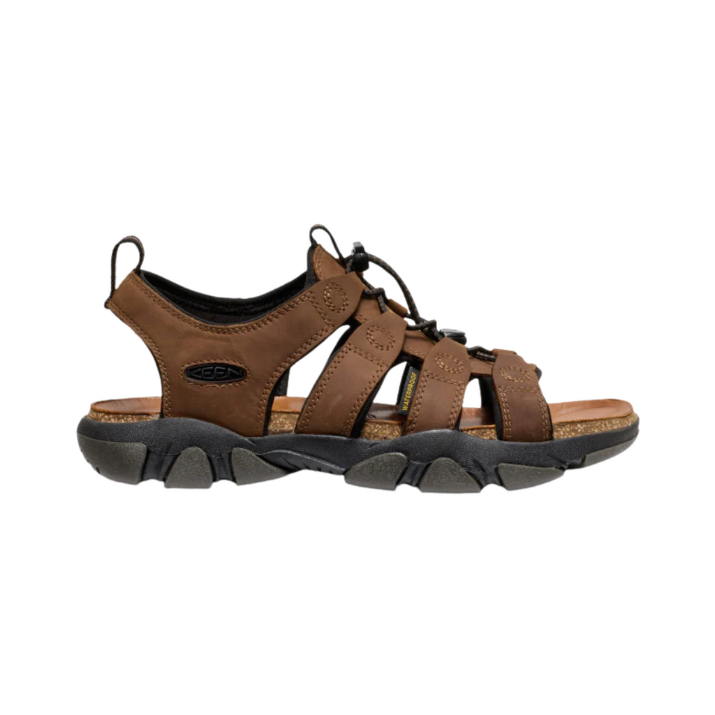 Side view of the Men’s Keen Daytona II Sandal in Bison/Black, showing the open-toe design, premium oiled leather upper, and adjustable lace-capture system for a secure fit.