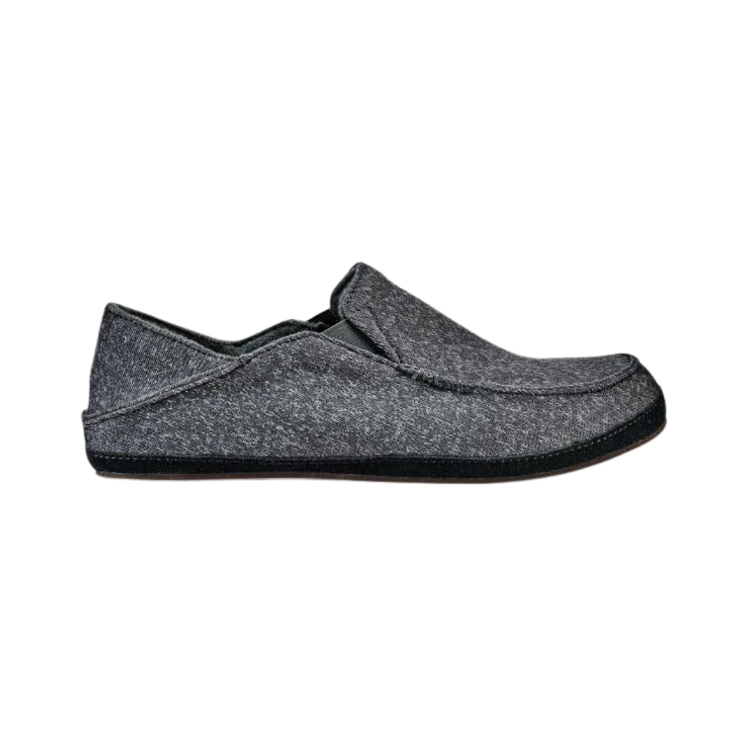 Side view of the Men’s Olukai Moloa Hulu in Dark Shadow, showcasing the rich nubuck leather upper, plush shearling lining peeking at the collar, and ergonomic Drop-In Heel® design for versatile wear.
