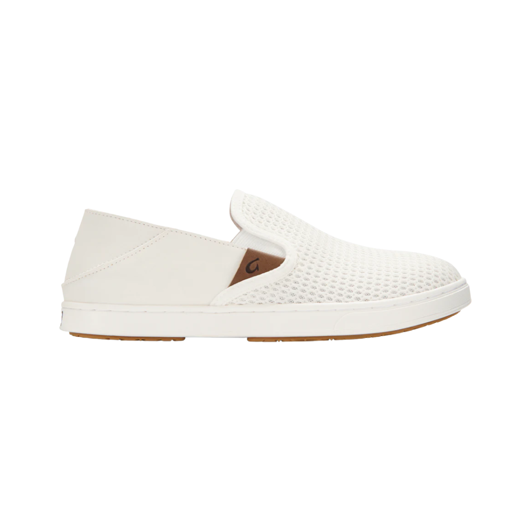Side view of the Women’s Olukai Pehuea in Bright White, showcasing the soft full-grain leather upper, patented Drop-In Heel® design, and anatomical EVA footbed.
