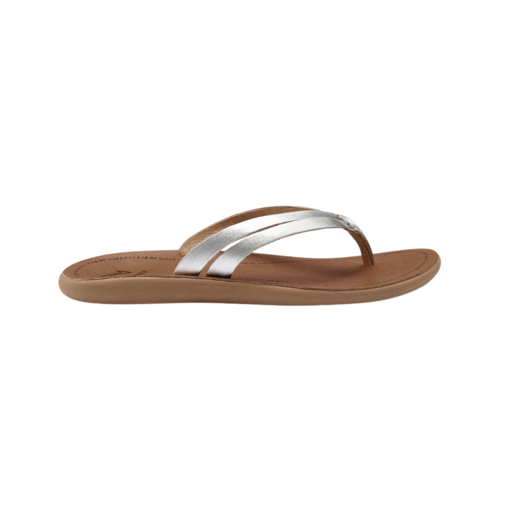 Side view of the Women’s Olukai Kapehe Luana in Silver/Sahara, highlighting the premium full-grain leather straps, anatomically contoured footbed, and lightweight, flexible design.