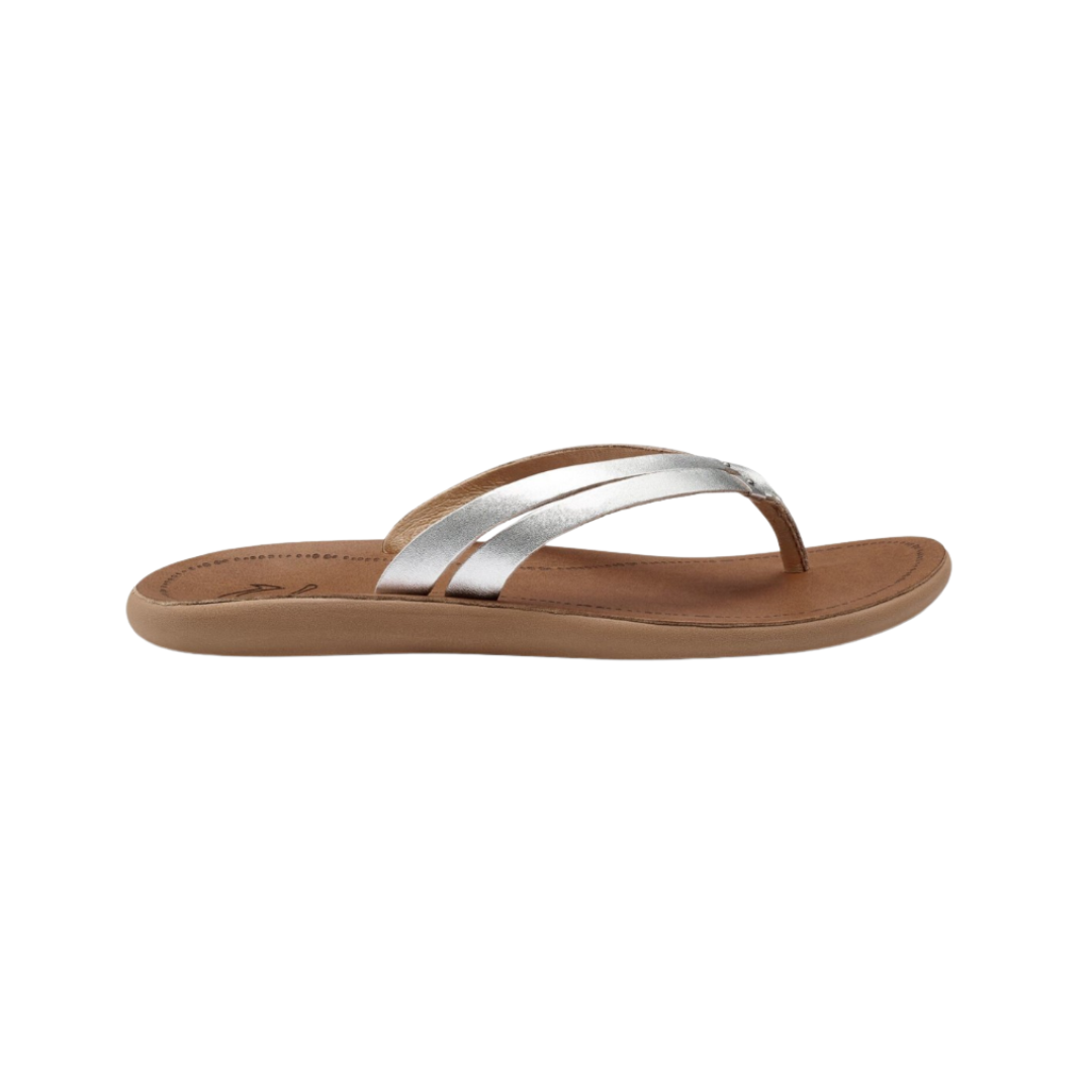 Side view of the Women’s Olukai Kapehe Luana in Silver/Sahara, highlighting the premium full-grain leather straps, anatomically contoured footbed, and lightweight, flexible design.