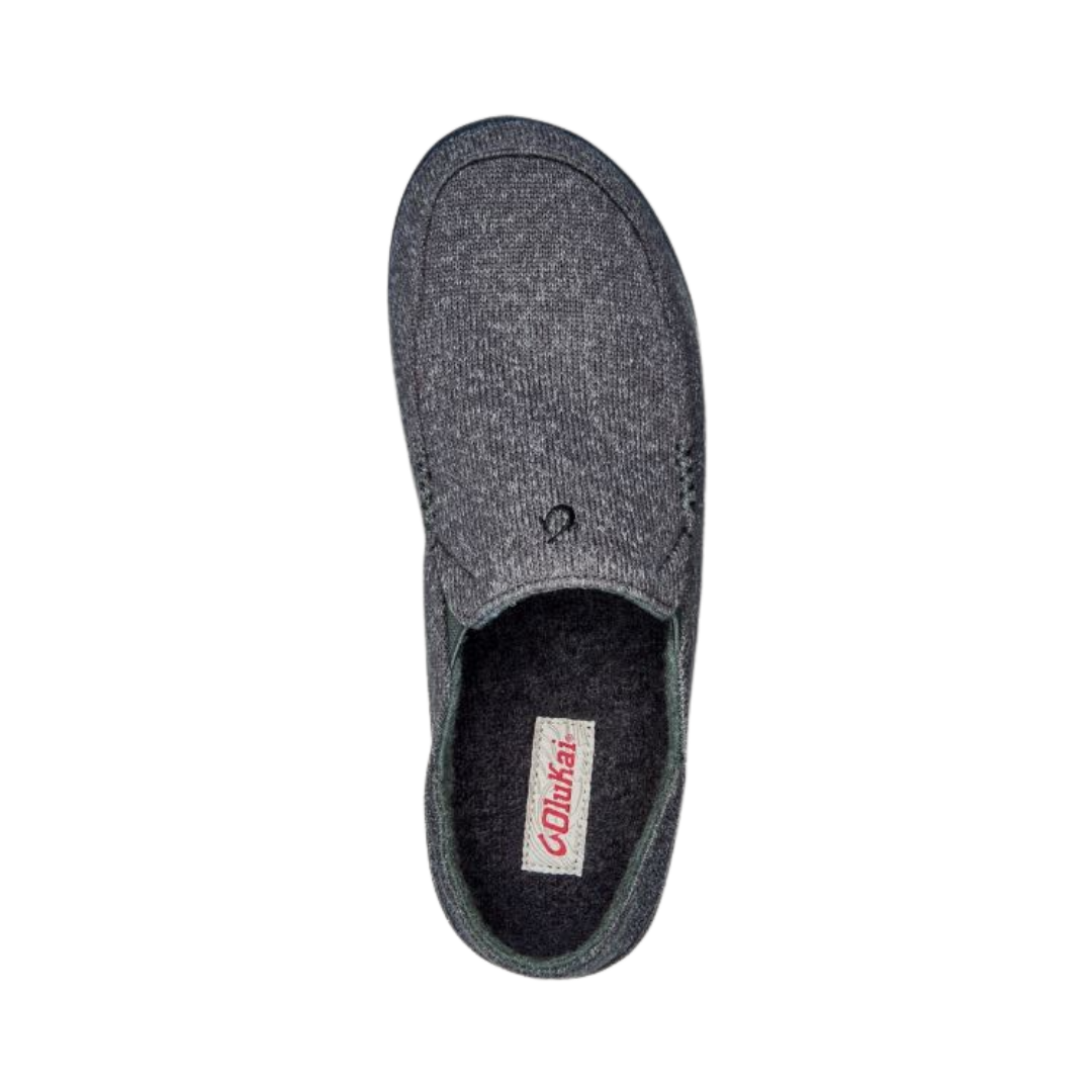 Top view of the Men’s Olukai Moloa Hulu in Dark Shadow, showing the dual-density anatomical PU footbed, full shearling lining, and hand-sewn moccasin construction.